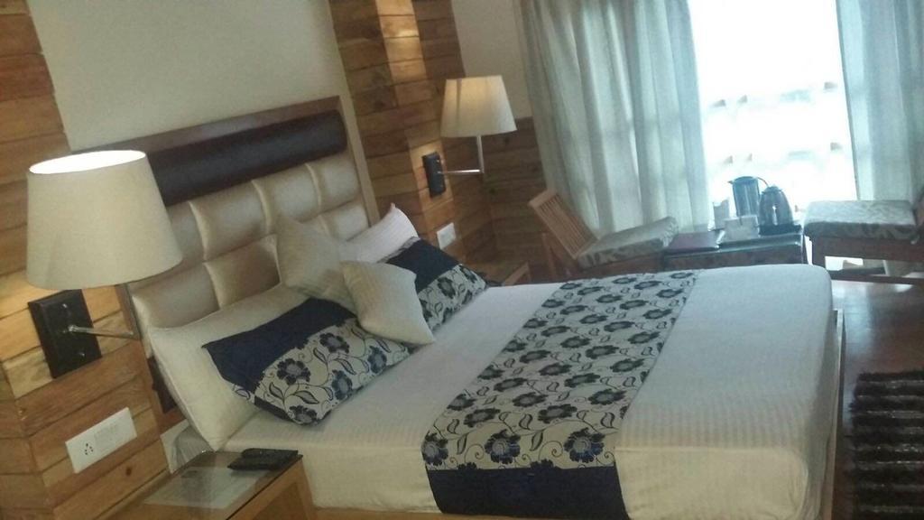 Swiss Wood Hotel Манали Экстерьер фото