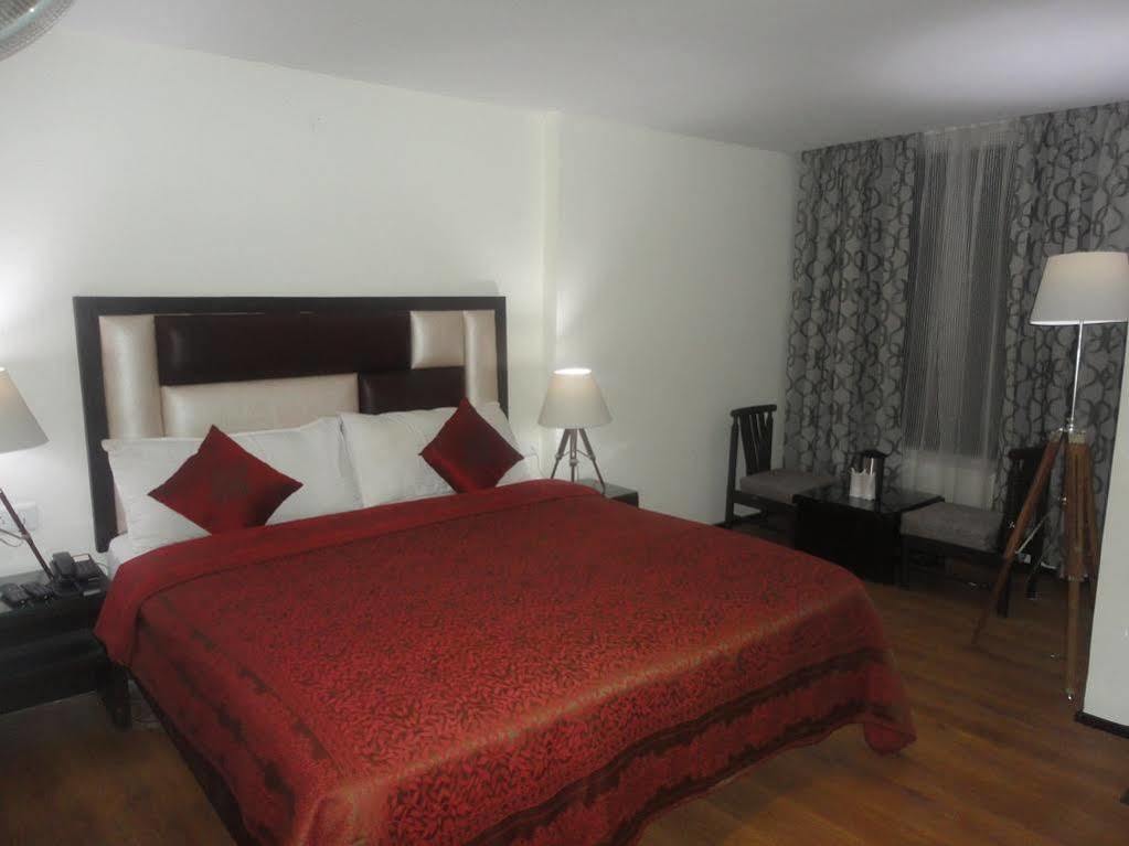 Swiss Wood Hotel Манали Экстерьер фото